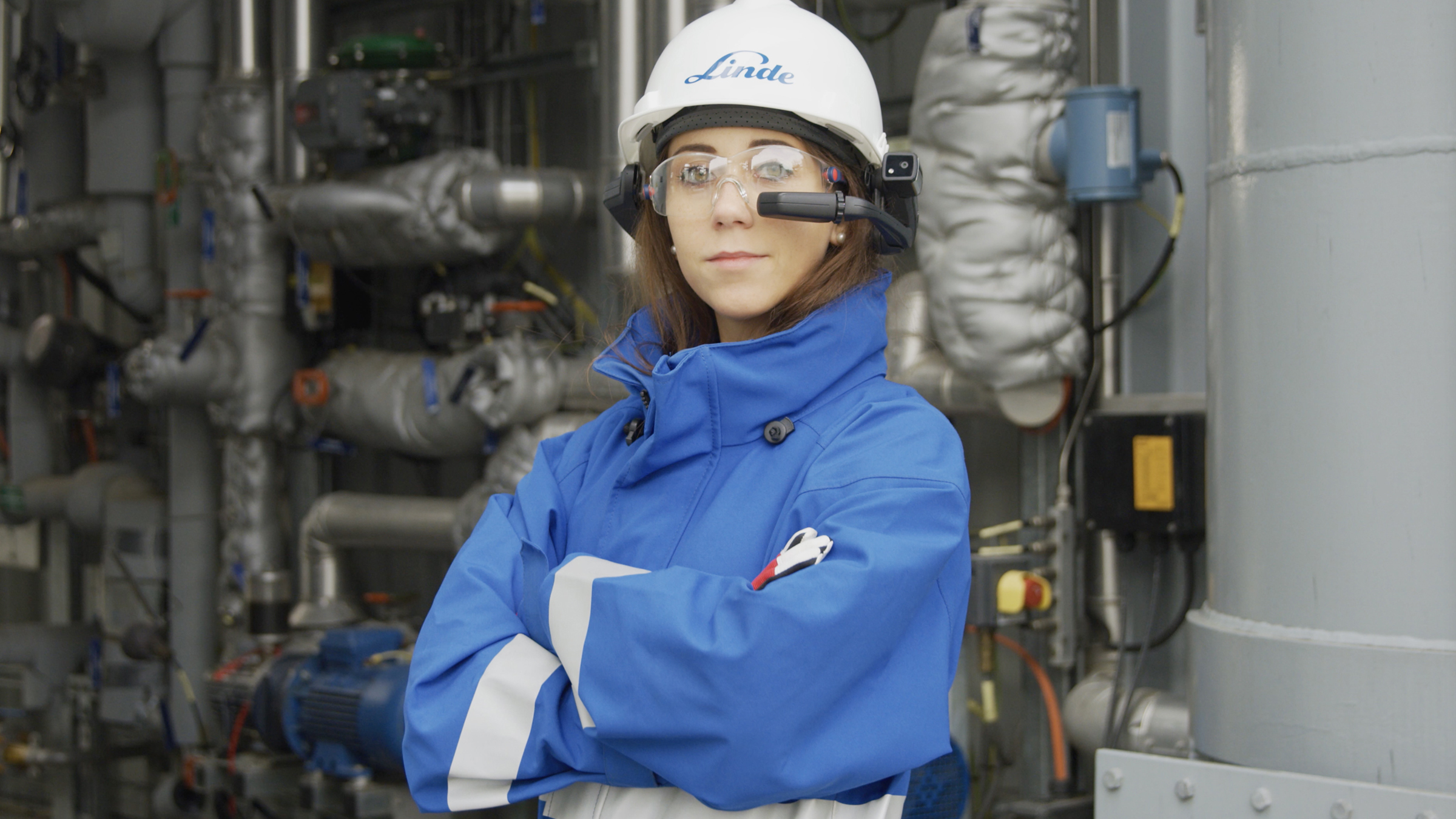 Female Linde factory worker wearing AR headset